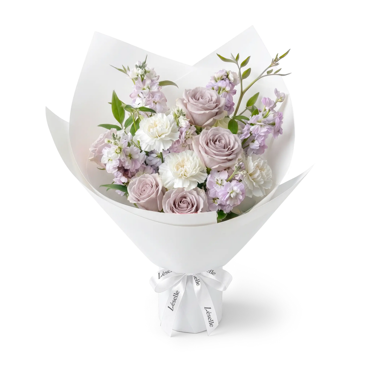 A fresh flower bouquet wrapped in white paper with a white ribbon, featuring Menta roses, white carnations, lavender stocks, and green foliage, set against a transparent background.